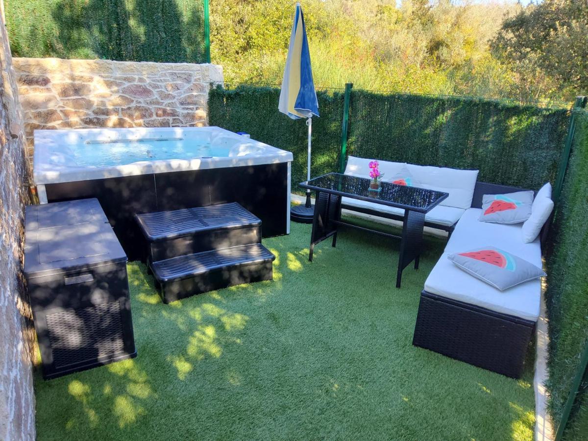 Studio Faillant Lorgues Spa Privatif Avec Superbe Piscine מראה חיצוני תמונה